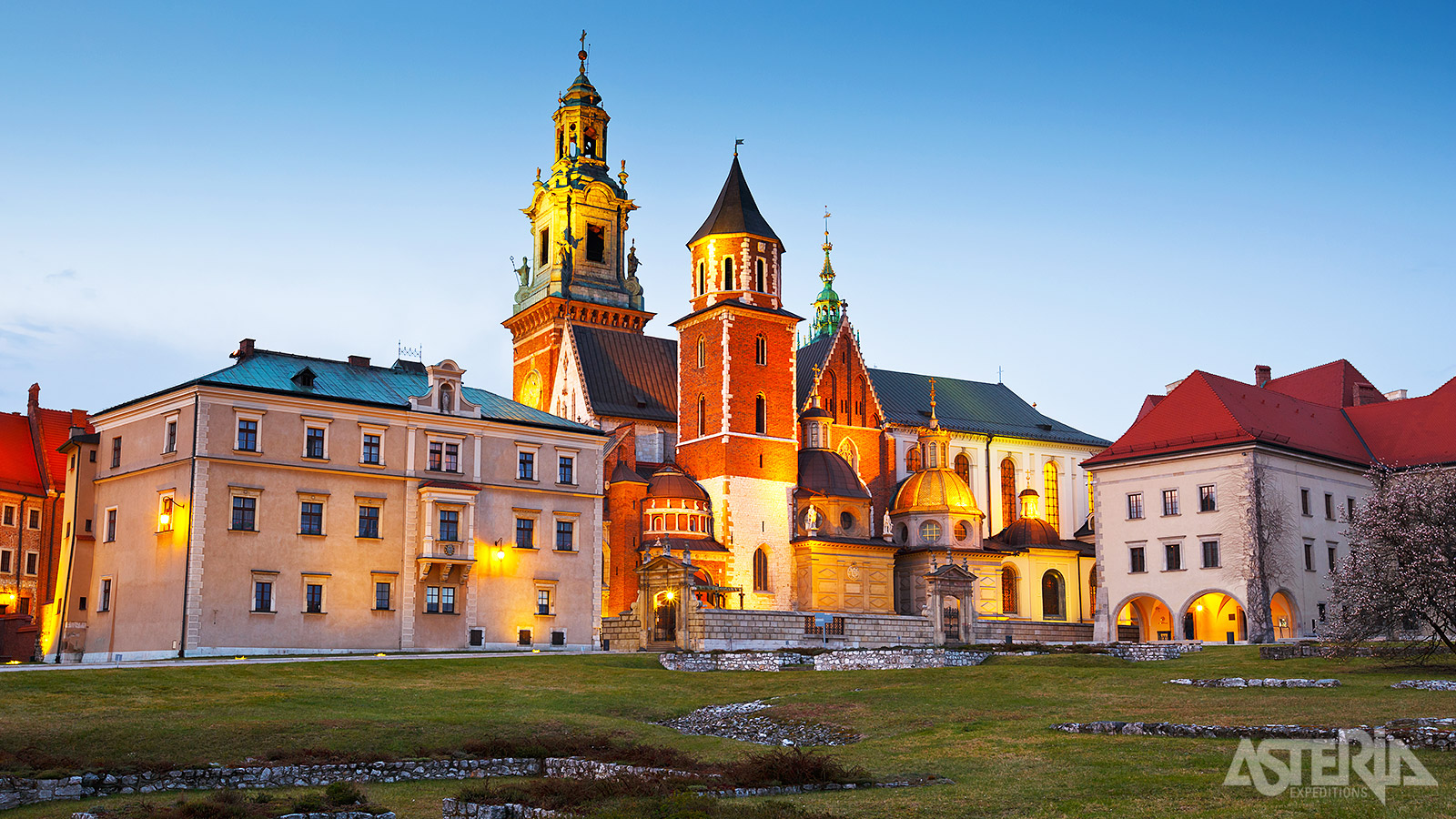 Met haar koninklijke zalen, prachtige kathedraal en panoramische ligging behoort de Wawel-burcht tot de absolute hoogtepunten