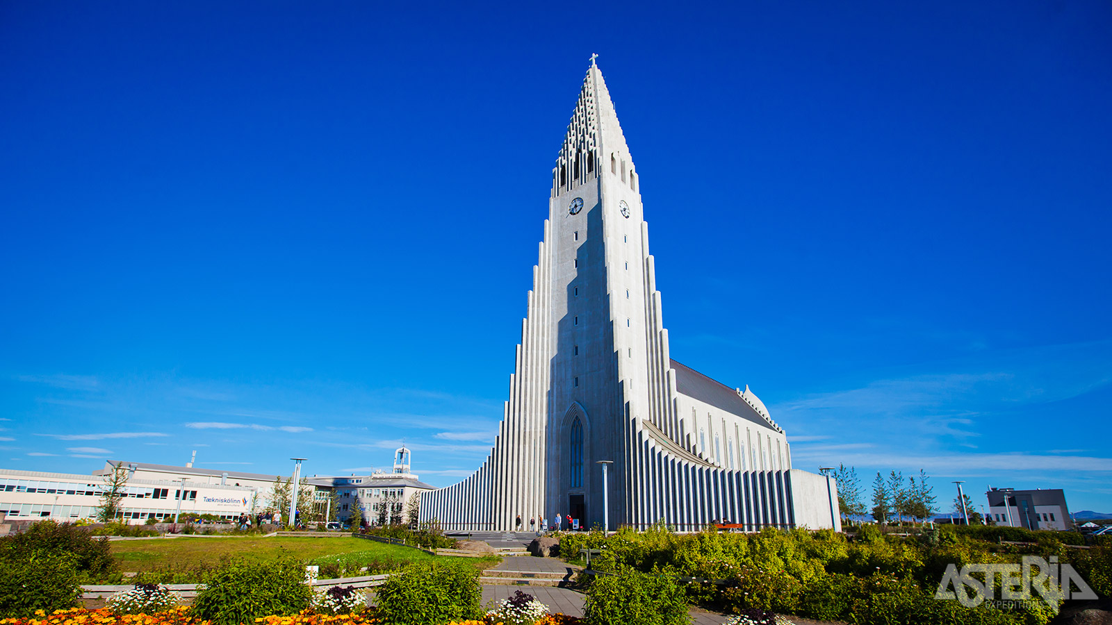 Door de opvallende architectuur is de 74m hoge Hallgrímskirkja één van de belangrijkste landmarks van Reykjavik