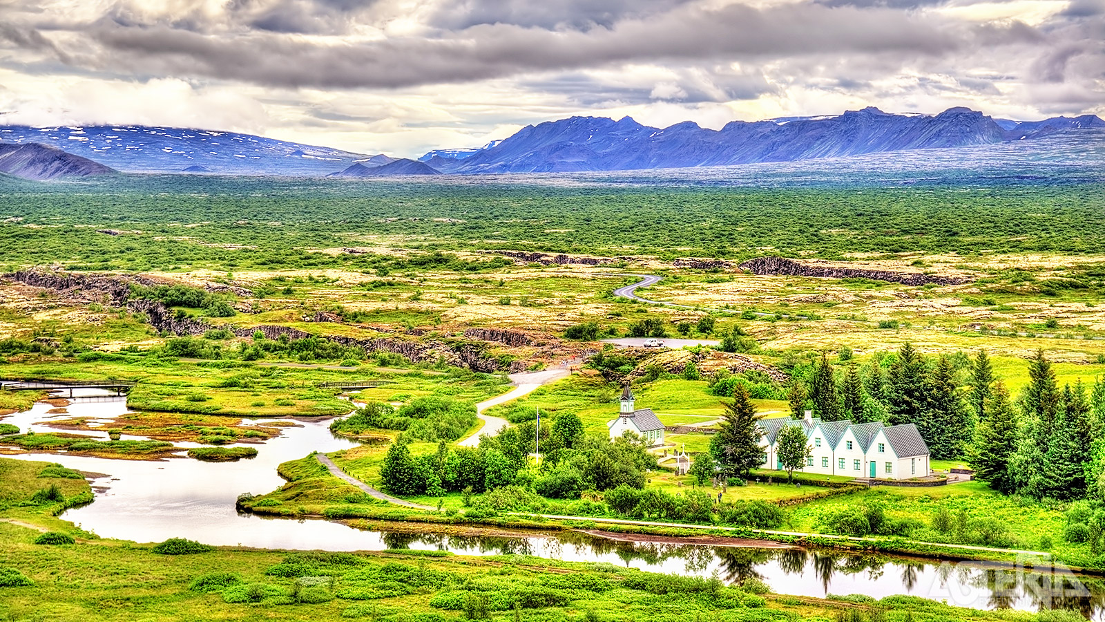 Vanuit REykjavik kan je naar het Thingvellir Nationaal Park, waar in de Vikingtijd het eerste parlement ter wereld werd gesticht