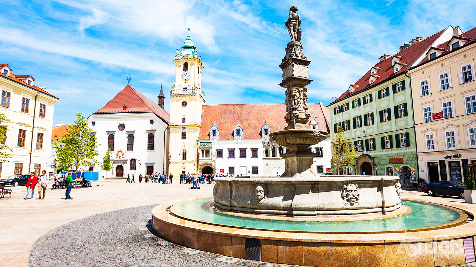 Bratislava met zijn prachtige barokke paleizen, kerken en gezellige pleintjes