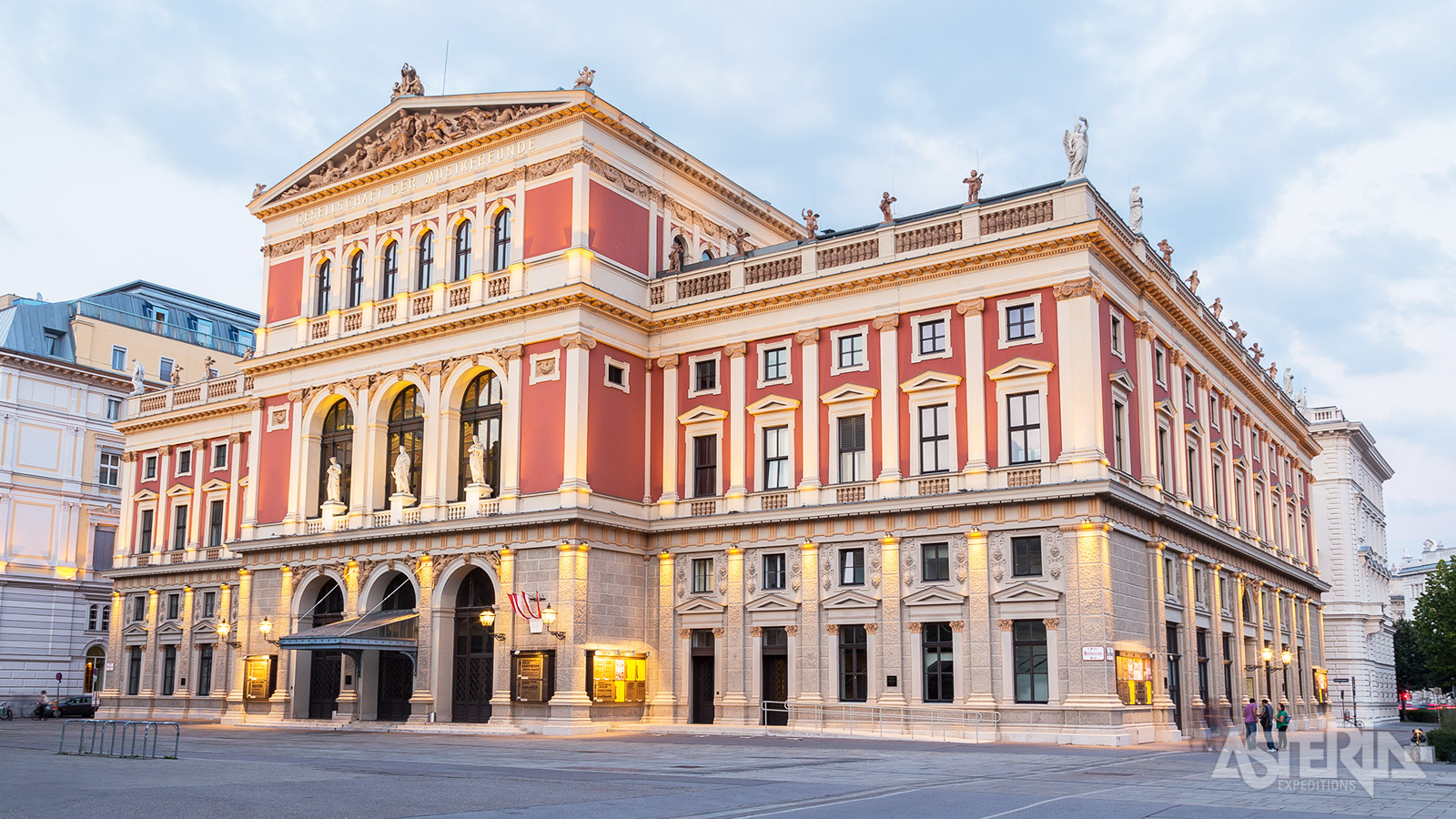 Aan het einde van het programma is er nog wat tijd voor een begeleid bezoek aan de Wiener Staatsoper of Musikverein in Wenen