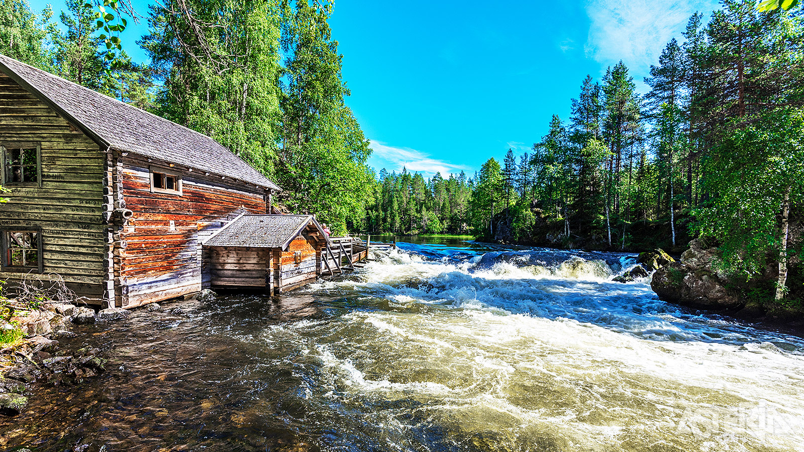 Oulanka staat vooral bekend om zijn ruige landschappen, diepe kloven, schuimende rivieren en iconische wandelroutes