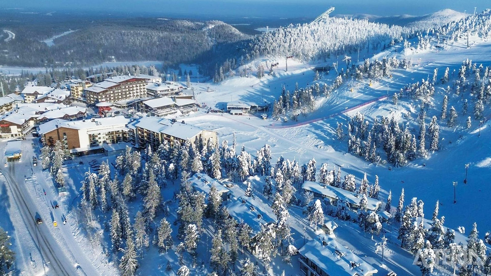 Het Scandic Rukahovi ***-hotel is gelegen aan de voet van de skiheuvel, in het stadscentrum van Ruka