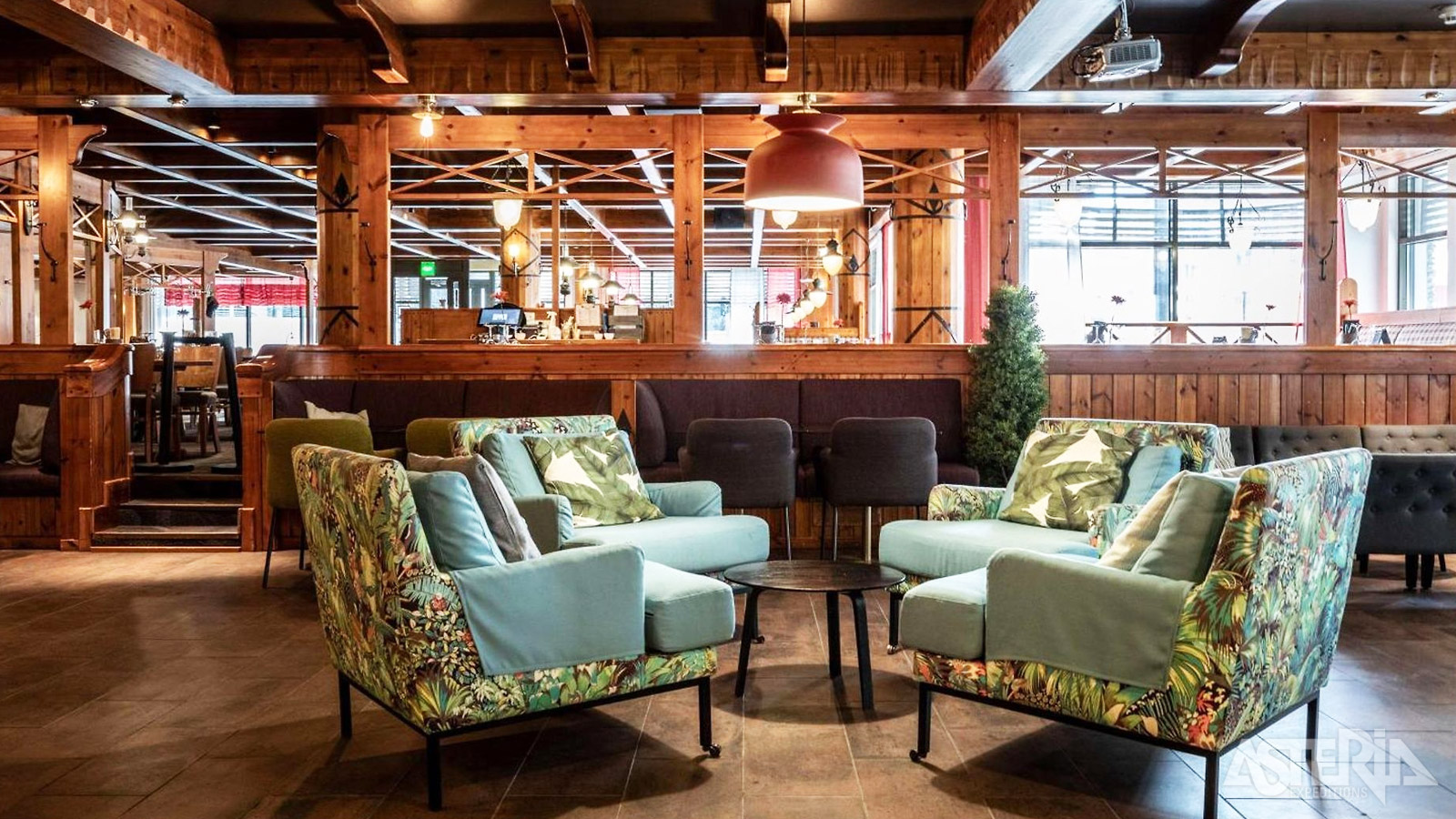 Het hotel ligt aan de voet van de skipistes, waardoor je meteen op de latten kunt staan zodra je naar buiten stapt.