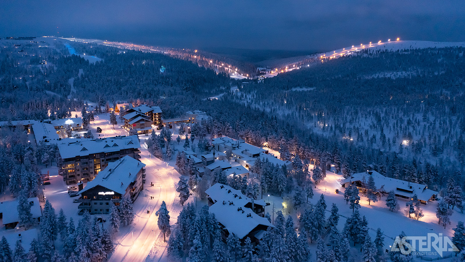 Ski-liefhebbers kunnen zich op een vrij moment uitleven op de Kaunispää-heuvel