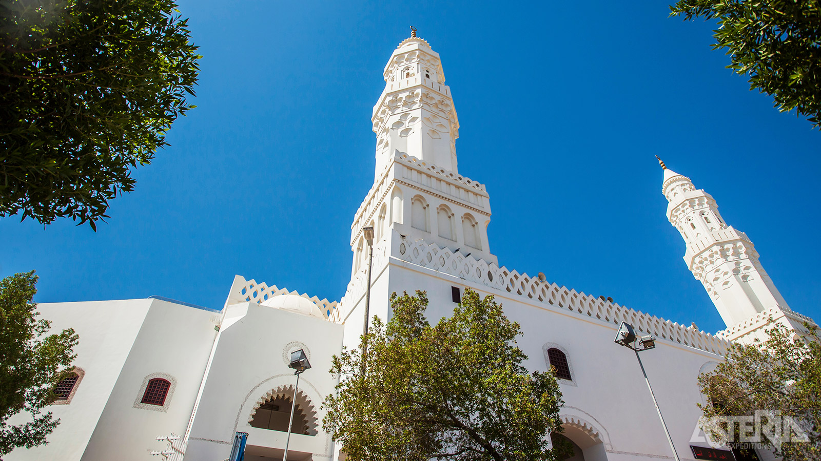 De Masjid al-Qiblatain, waar de profeet Mohammed de opdracht kreeg om te bidden naar Mekka en niet  naar Jeruzalem zoals voorheen