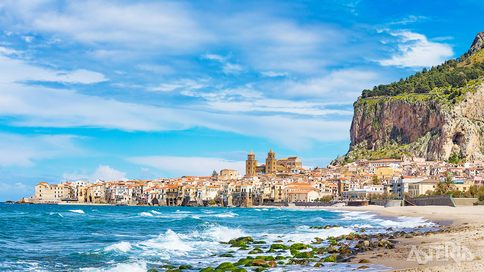 Cefalù is één van de mooiste en meest charmante kustplaatsen van Sicilië, gelegen aan de Tyrreense Zee