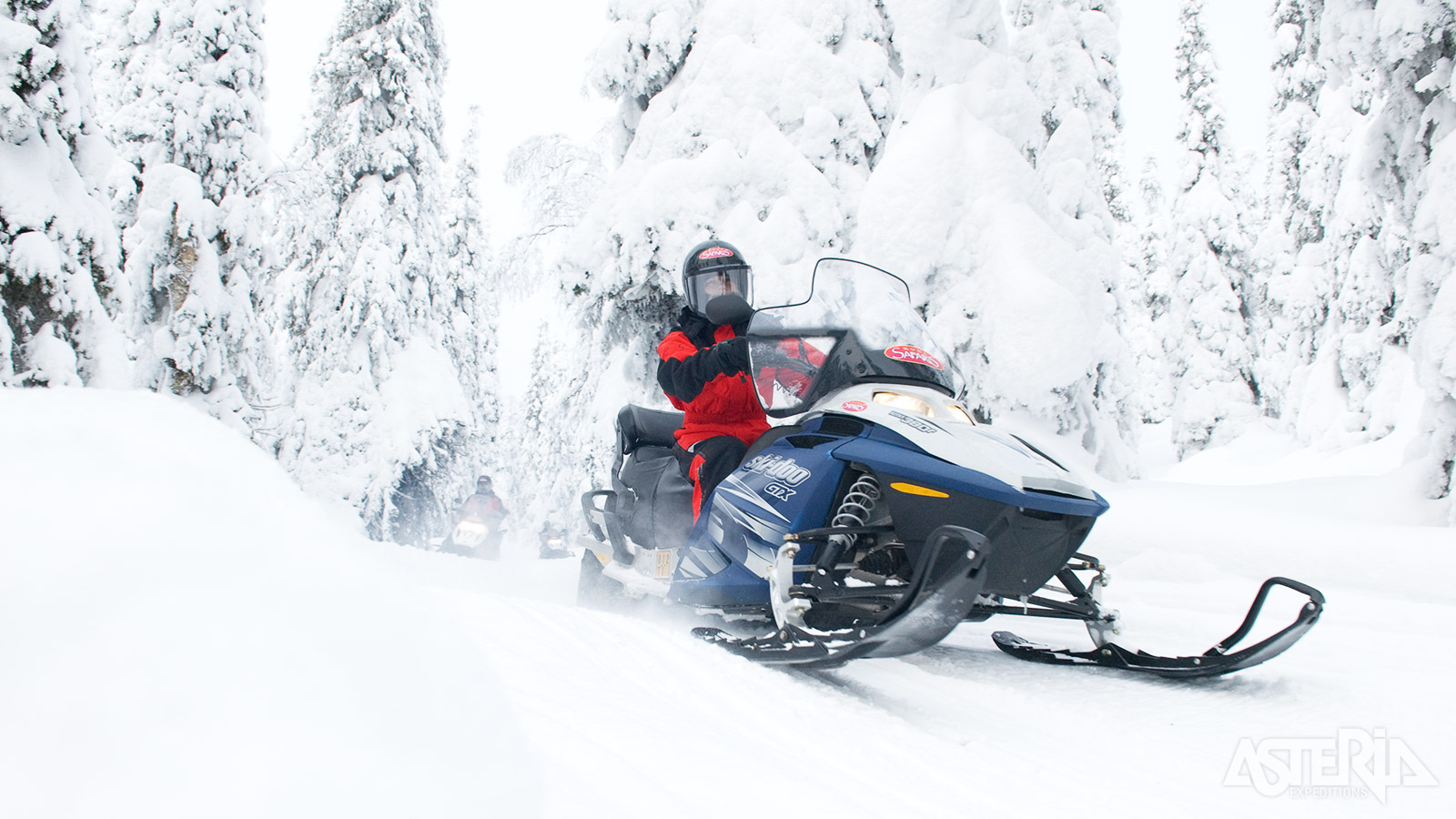 Tijdens je verblijf zijn een aantal typische activiteiten inbegrepen zoals een safari met de sneeuwscooters