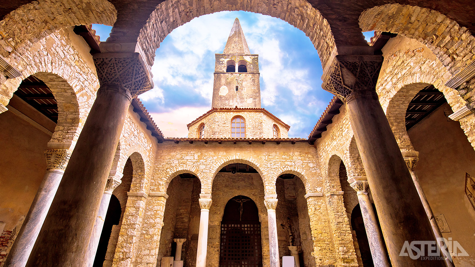 Grootste blikvanger van Porec is de Euphrasiusbasiliek uit de 6de eeuw, die behoort tot het Unesco-werelderfgoed