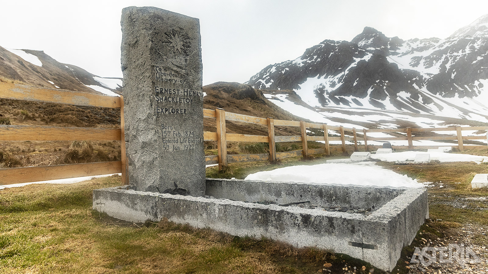 Het graf van Shackleton in Grytviken dient als een eerbetoon aan de ontdekkingsreiziger en zijn epische expeditie