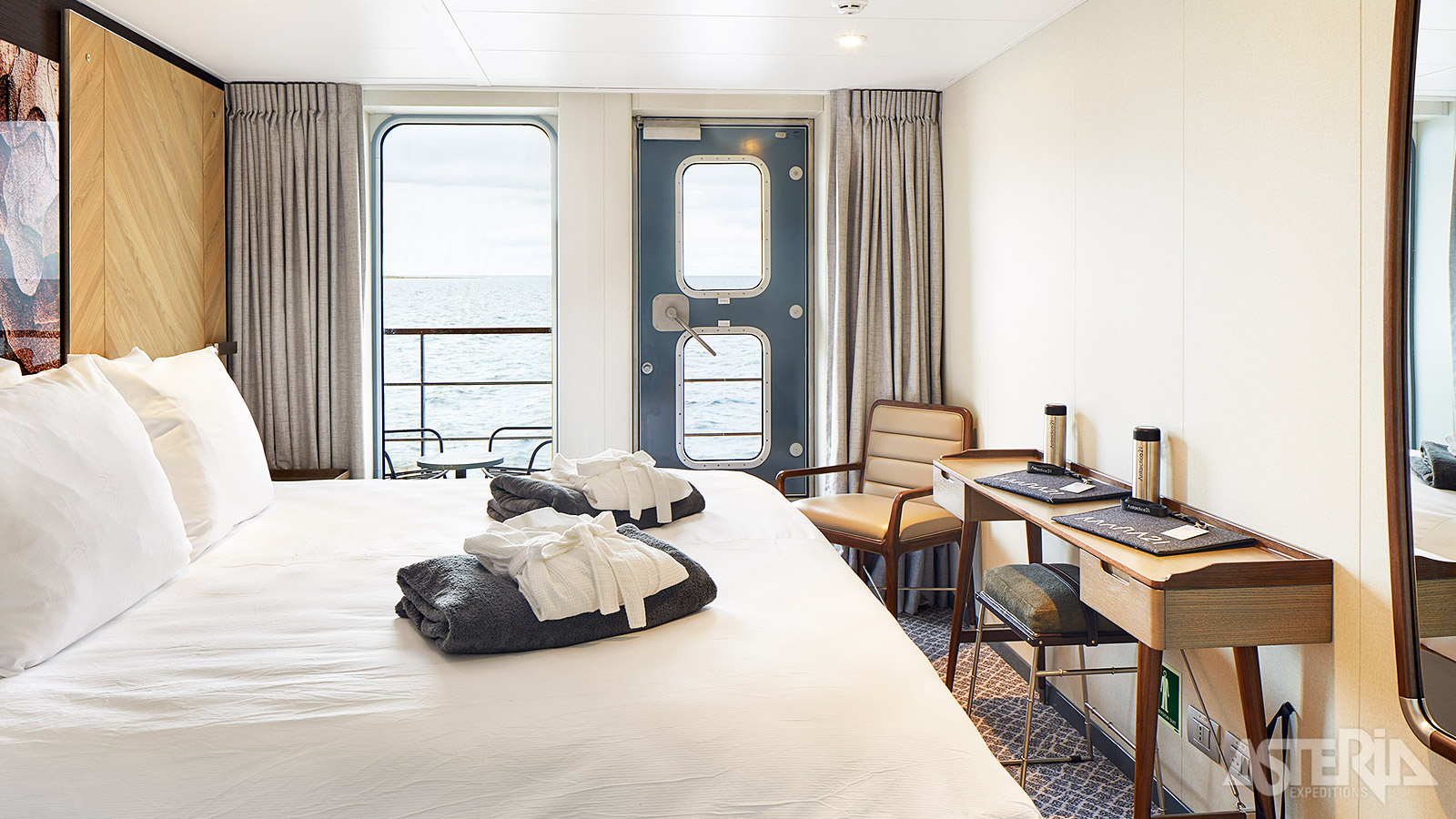 Aan boord biedt de MV Magellan Explorer keuze uit 48 kajuiten verdeeld over 4 verschillende types