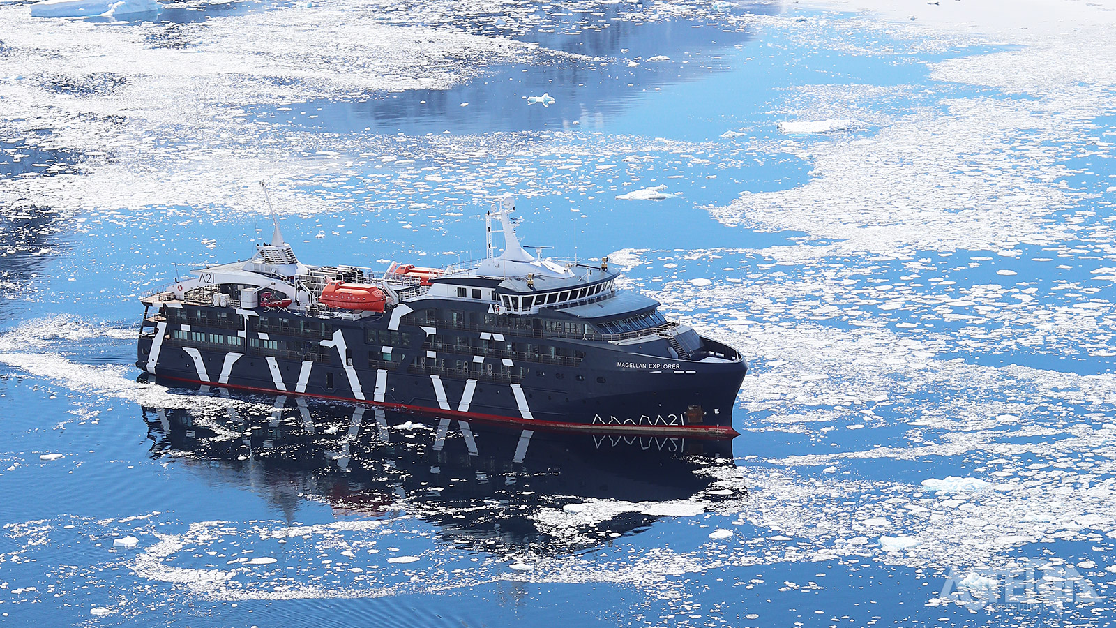 Speciaal voor deze reis huren wij de volledige MV Magellan Explorer af voor landgenoten