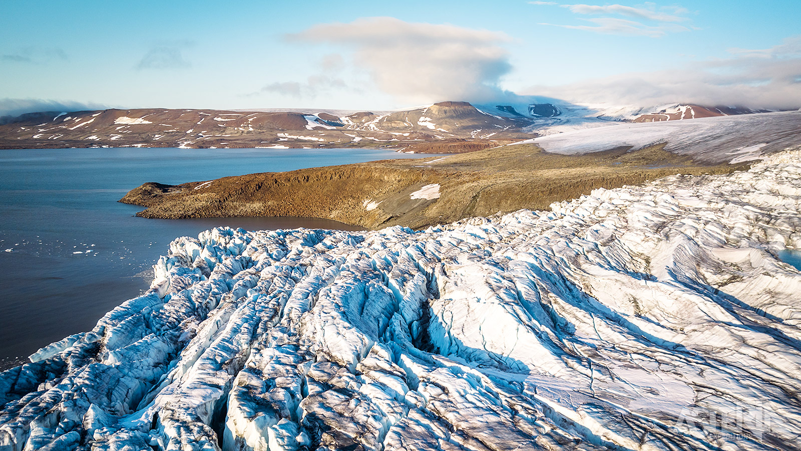 Verspreid over de Spitsbergen-archipel vind je zo’n 2.100(!) gletsjers