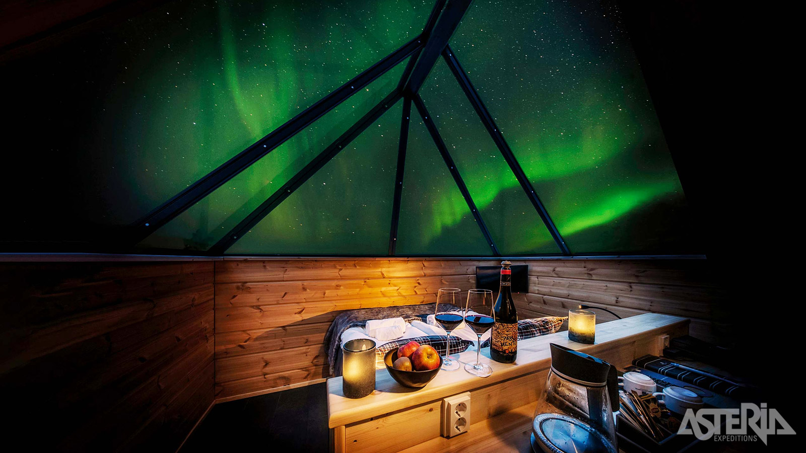 In een Aurora Glass Cabin kan je vanuit je bed de nachtelijke sterrenhemel afspeuren