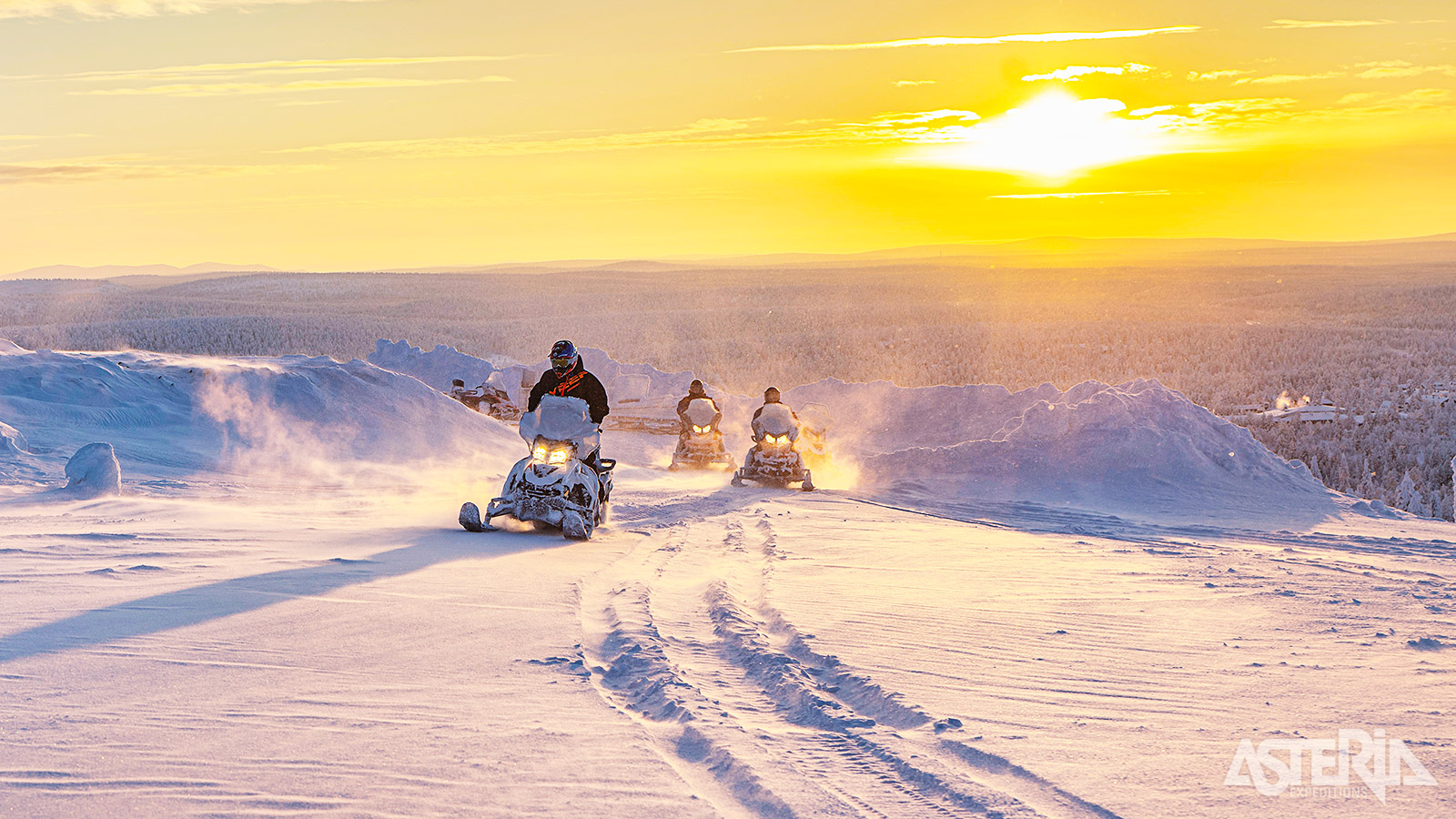 Sneeuwscooteren in Fins Lapland staat garant voor een onvergetelijk avontuur
