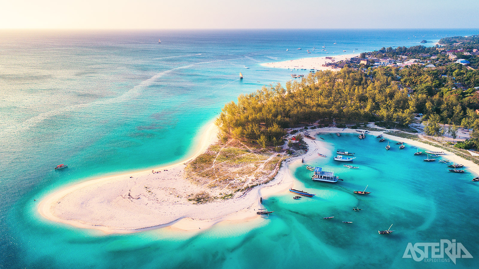 Hagelwitte stranden en het heldere water van Zanzibar weten iedereen te bekoren