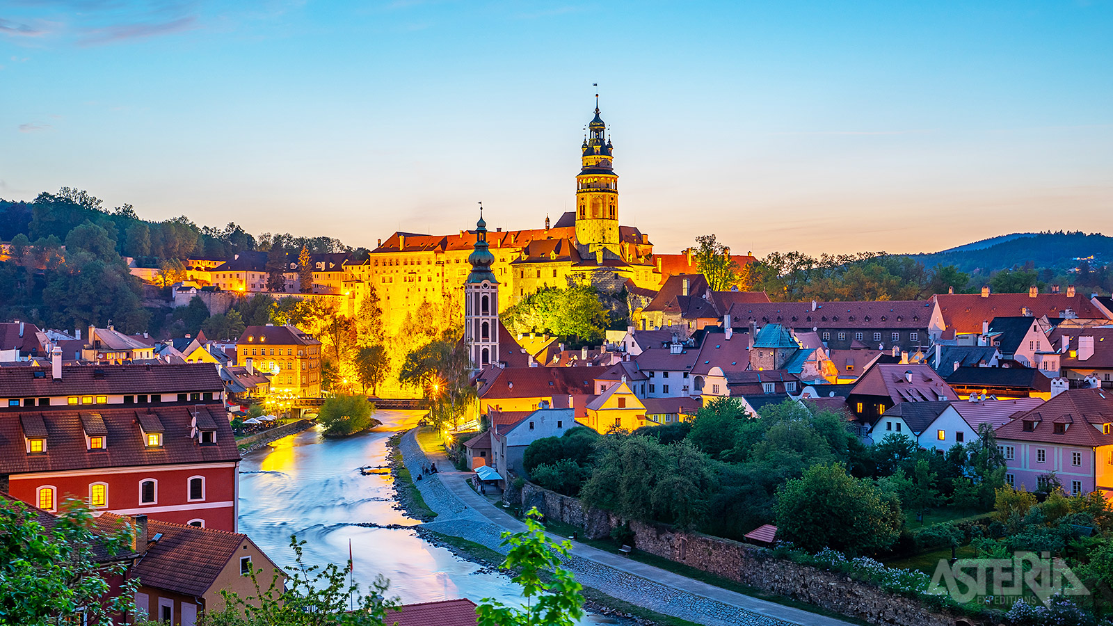 Het middeleeuwse Ceský Krumlov is beroemd om zijn kronkelende straatjes, indrukwekkend kasteel en ligging aan de Moldau