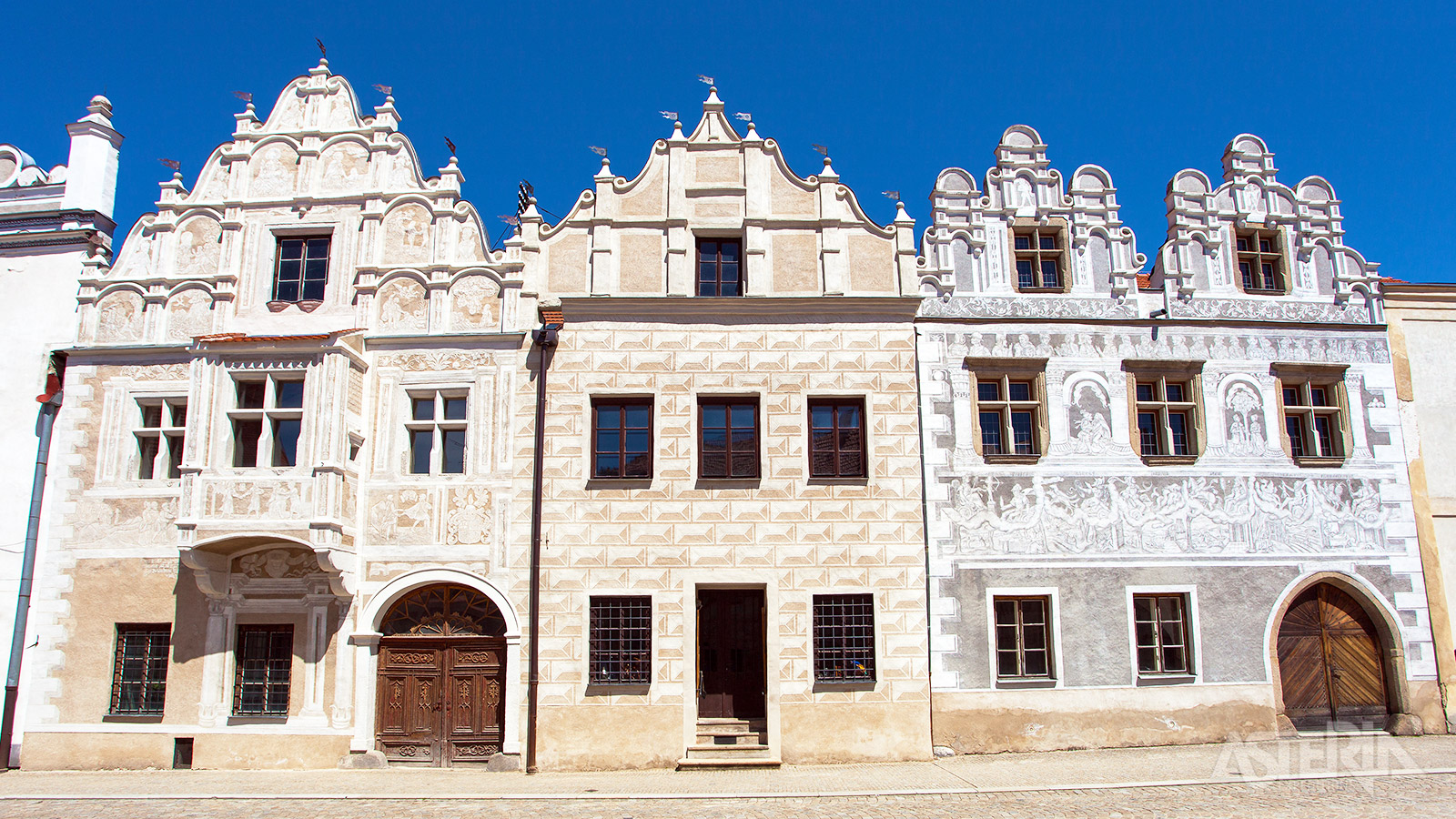Slavonice met zijn zijn goed bewaarde renaissancehuizen met sierlijke sgraffitoversieringen