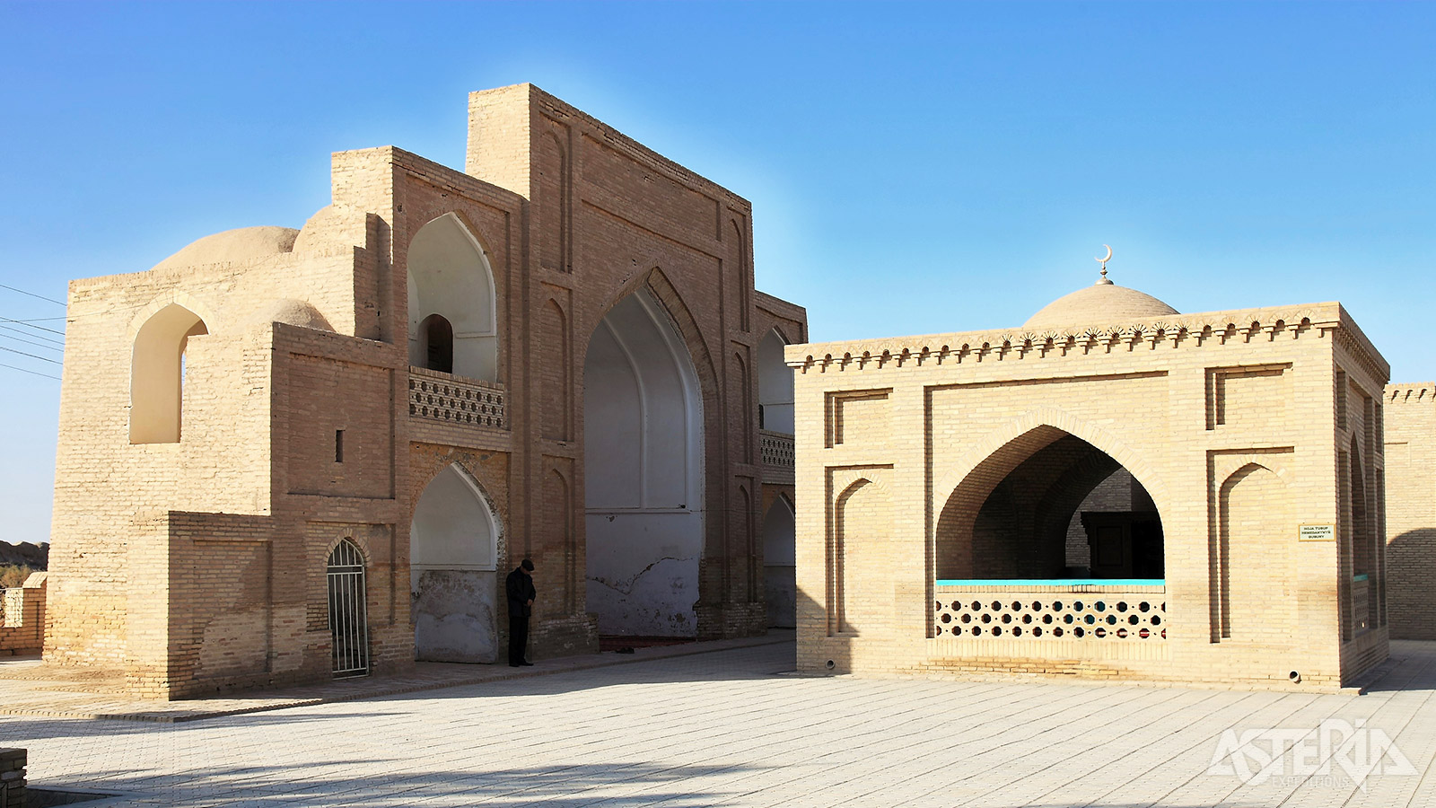 Het mausoleum van Yusuf Hamadani symboliseert de historische rol van Merv als spiritueel en intellectueel centrum langs de zijderoute