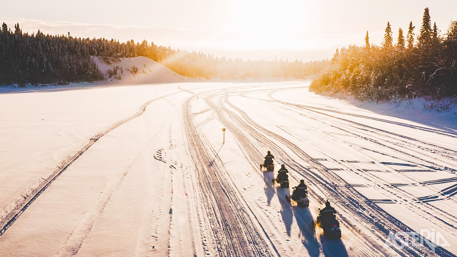 Met de sneeuwscooters leg je grotere afstanden af, tot meer dan 100km per dag