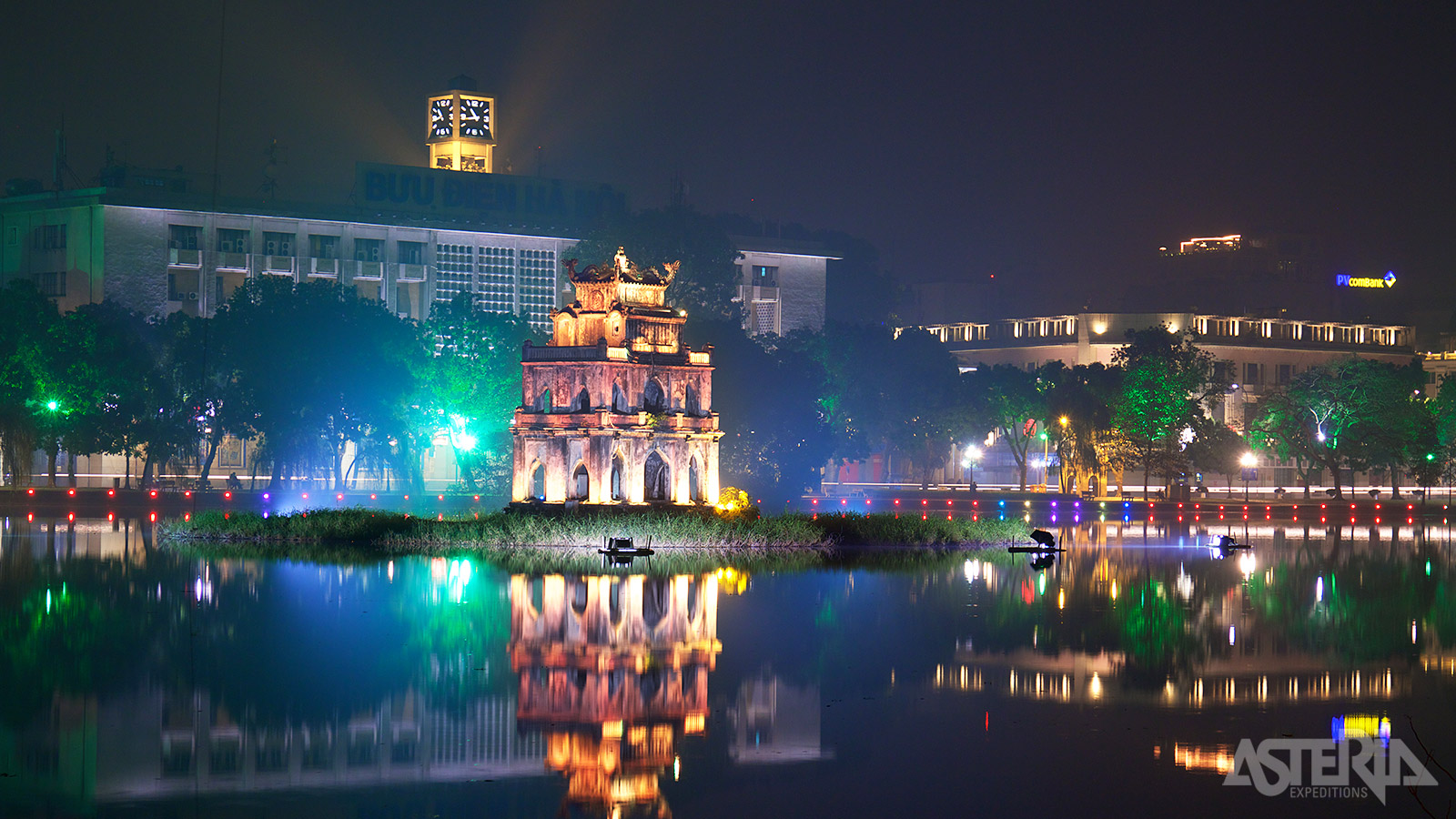 Sluit de dag af met een bezoek aan het Ho Hoan Lake