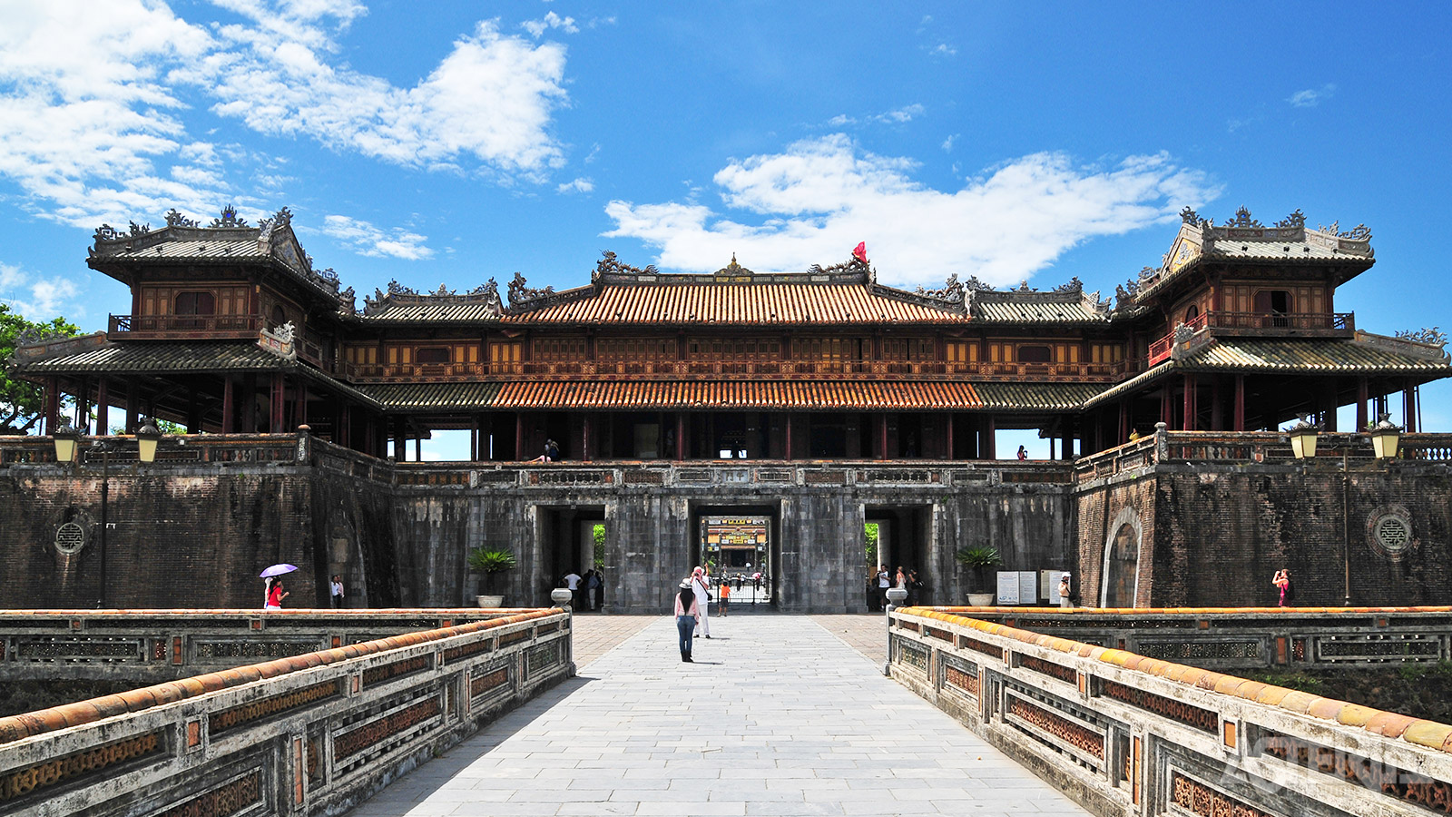 De citadel van Hue is een uitgestrekt complex van paleizen, tempels en musea