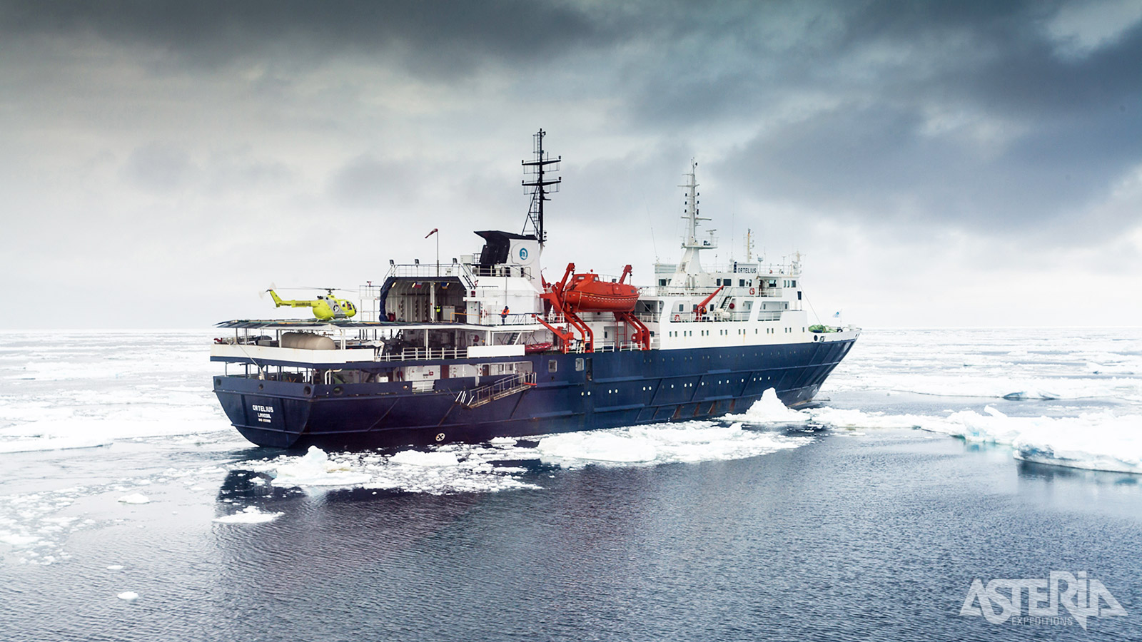 MV Ortelius beschikt over 3 helikopters die kunnen ingezet worden