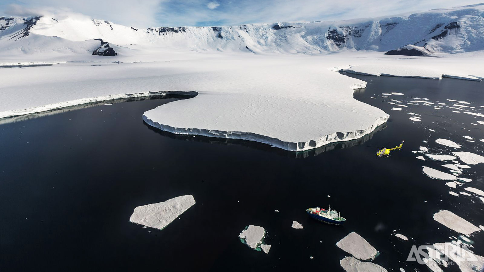 Helikopters maken het mogelijk plaatsen te bereiken die niet via zodiacs toegankelijk zijn