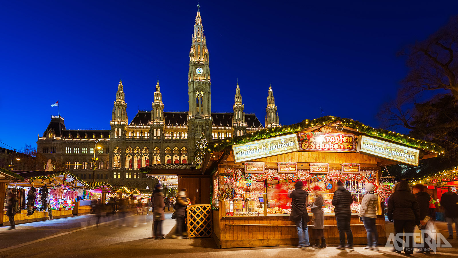 Wenen in de winter, als de geuren van kerstkoekjes en glühwein de lucht vullen en glinsterende lichtjes de historische straten verlichten