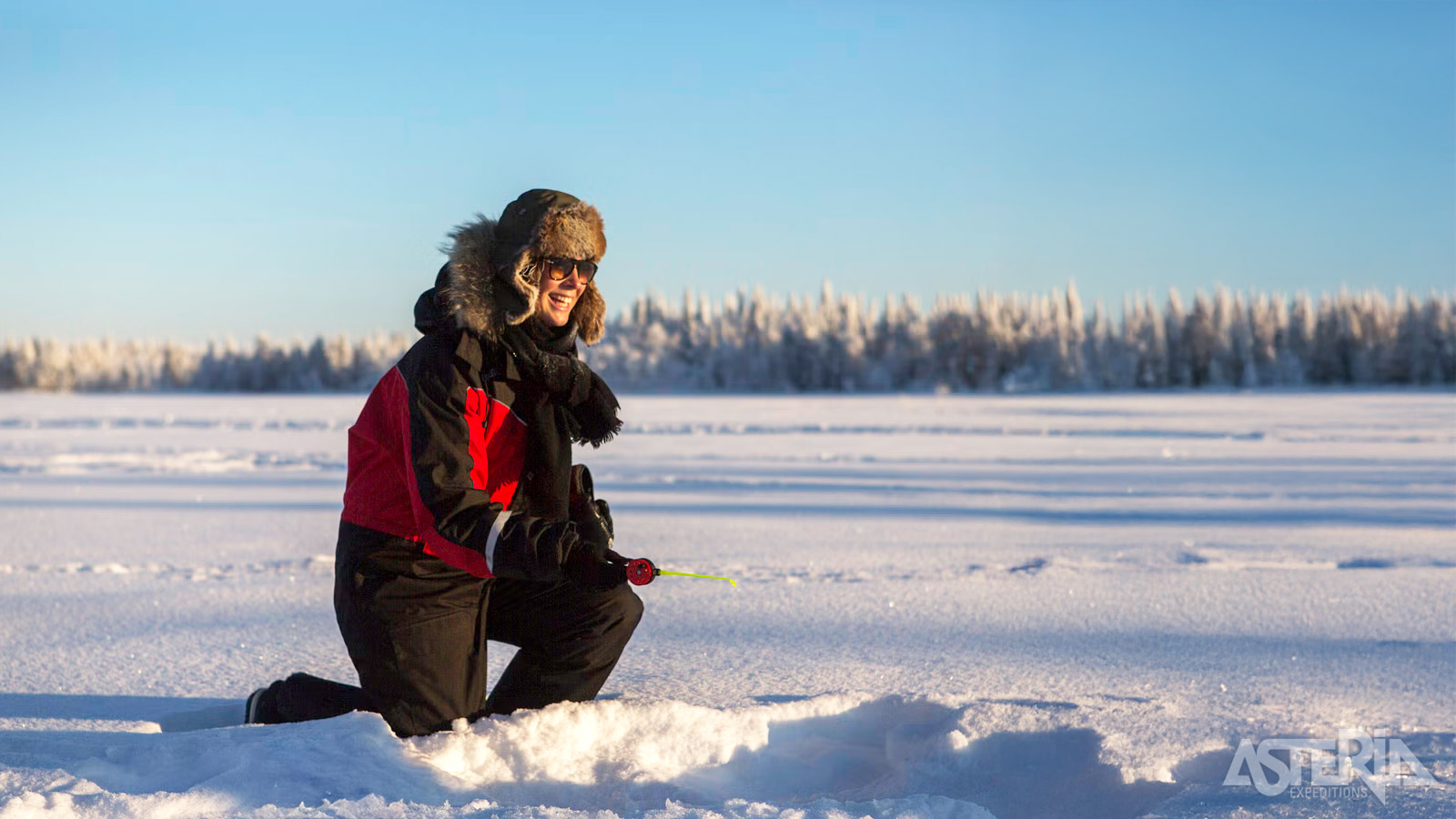 Een partijtje ijsvissen op een bevroren meer, zowat de nationale sport in Finland