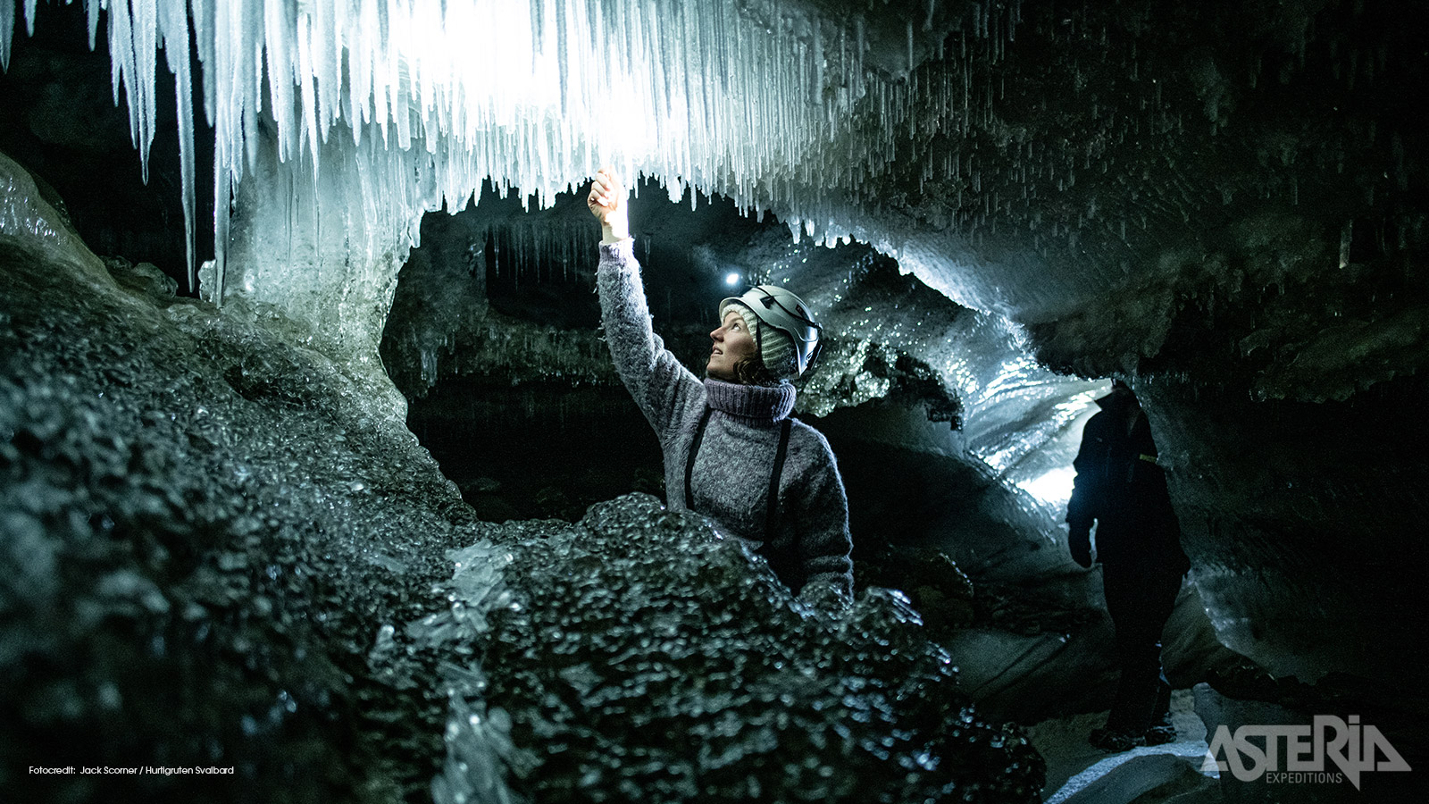 Ijspegels, prachtige ijskristallen en fascinerende lagen in de ijswanden