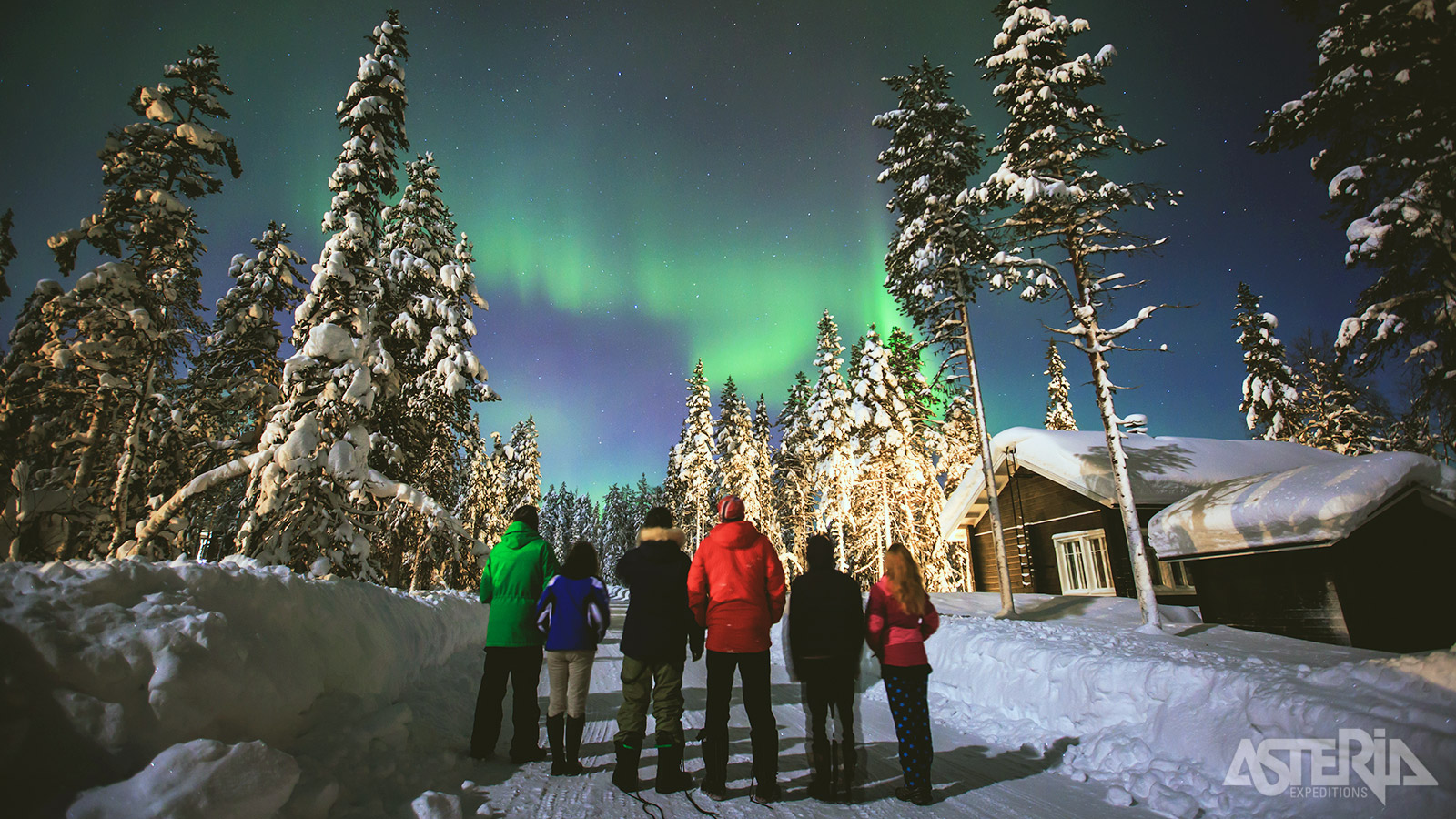 Lapland ligt boven de poolcirkel en is daarom een ideale bestemming om het noorderlicht te kunnen waarnemen