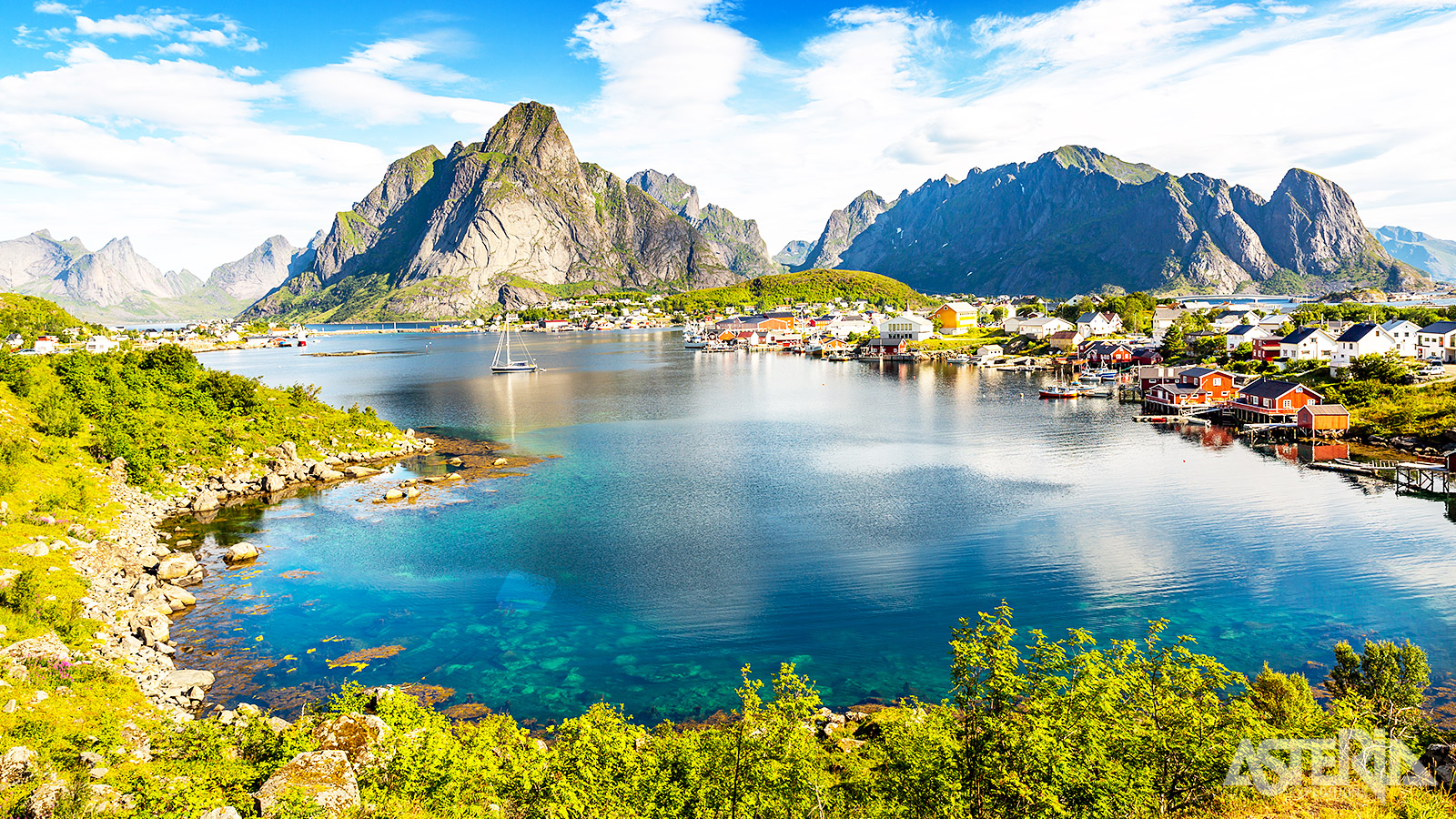 Hoewel heel schilderachtig en toeristisch, is Reine nog steeds een actief vissersdorpje met zo’n 300 inwoners