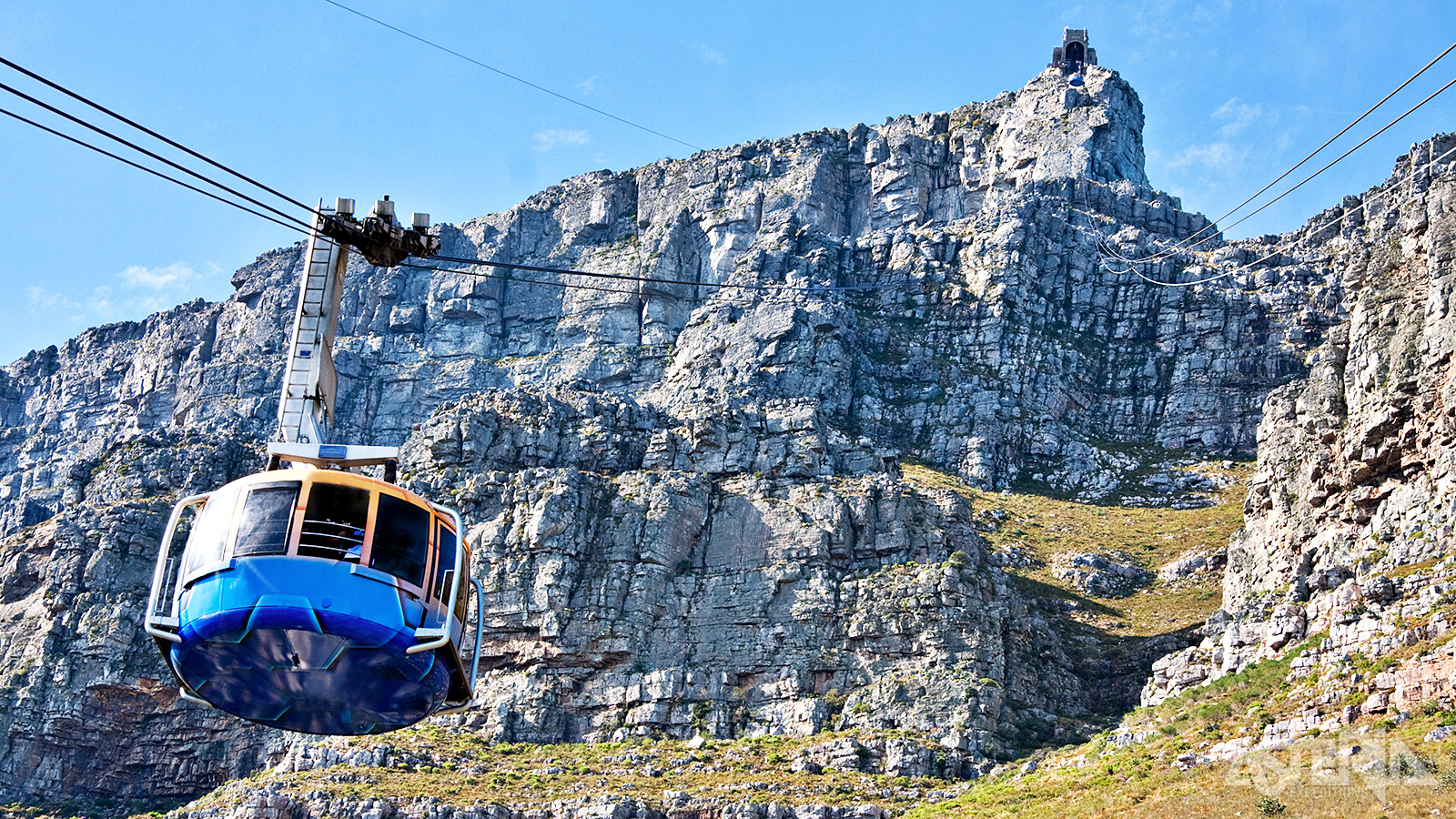 Een ritje met de kabelbaan naar de Tafelberg staat garant voor prachtige vergezichten op de baai en de stad