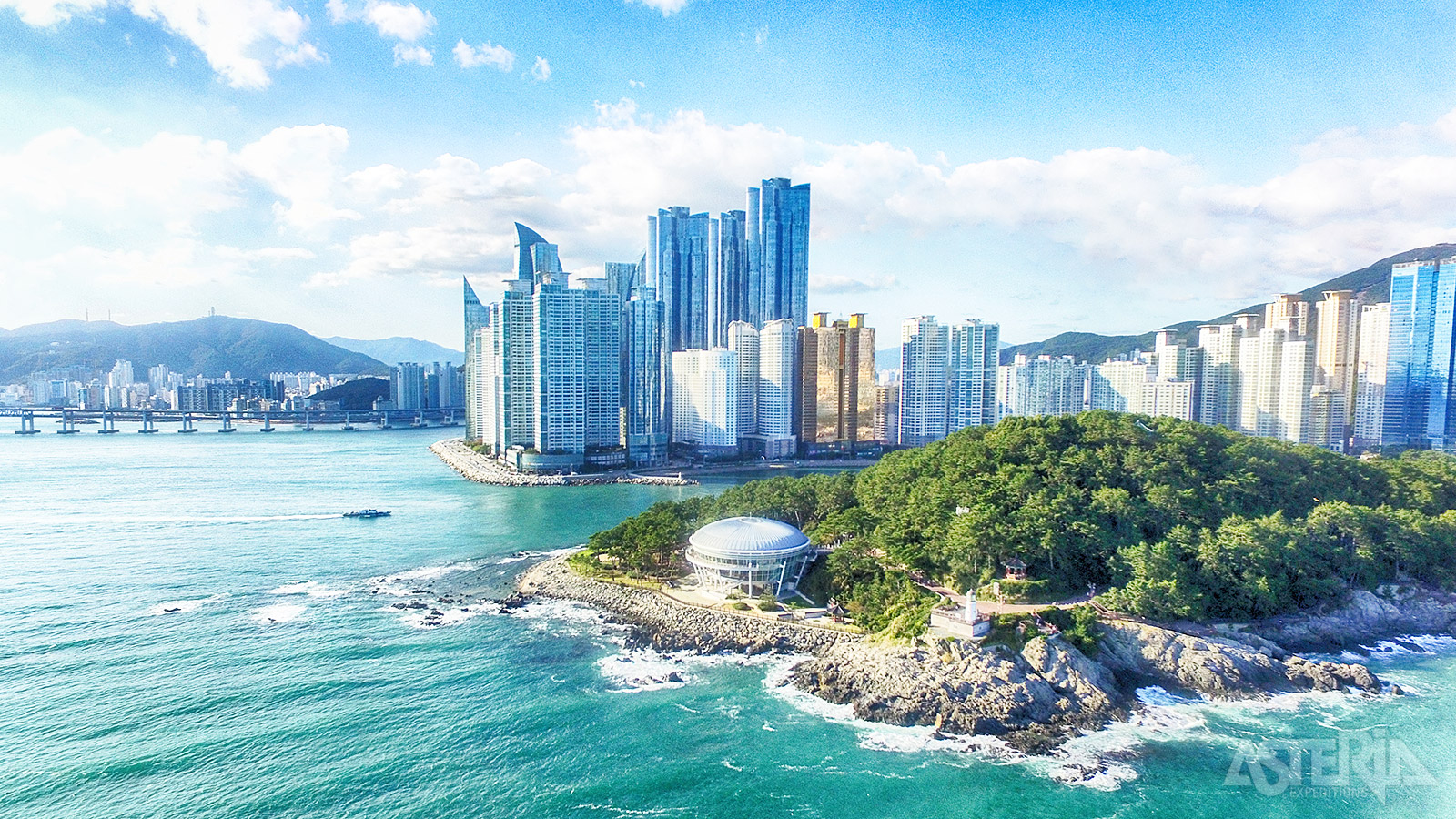 Busan spectaculair gelegen tussen de bergen en de zee is de op een na grootste stad van Zuid-Korea