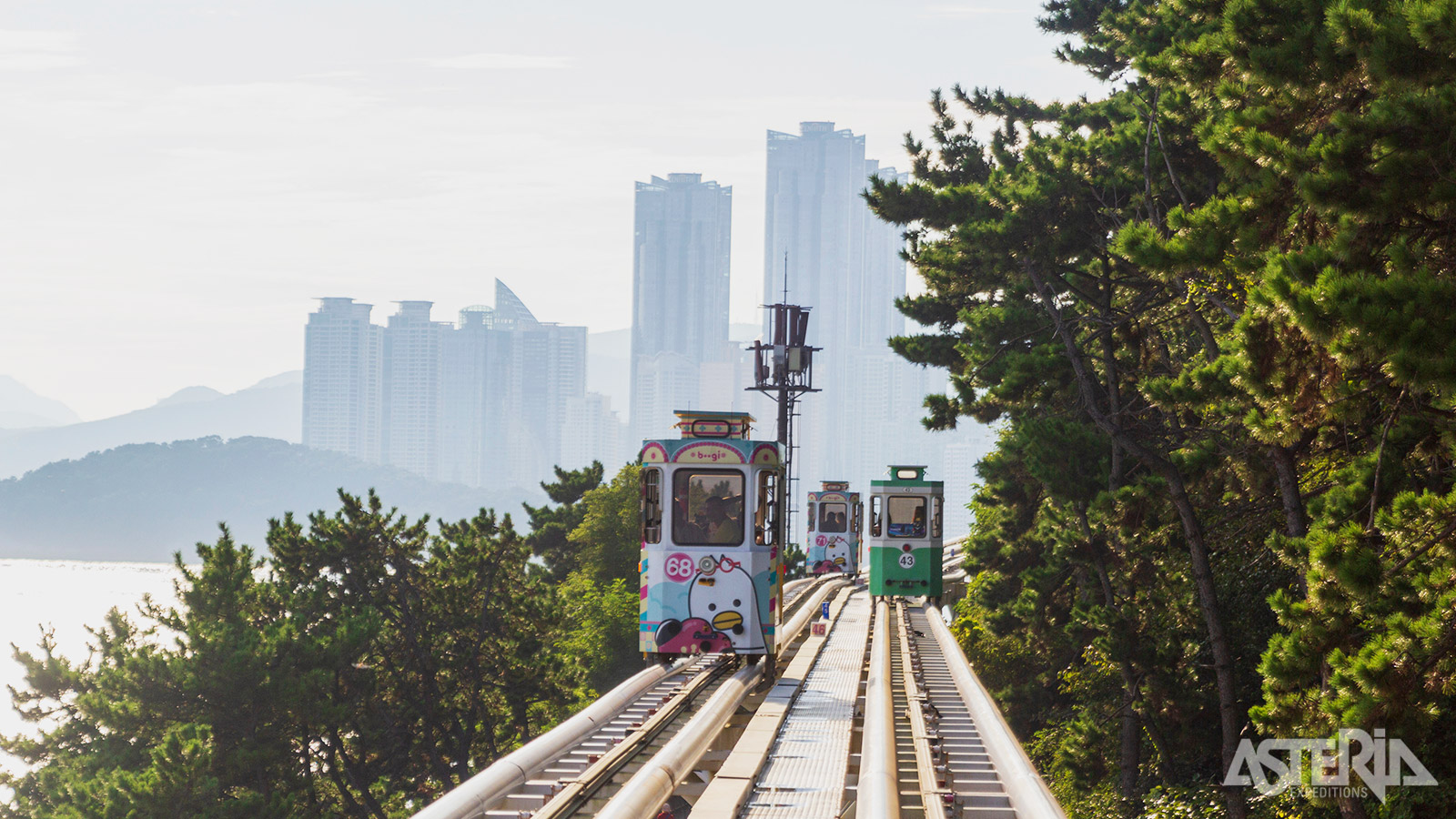 Neem de schilderachtige Haeundae Blueline Park Sky Capsule voor prachtige uitzichten over de oceaan