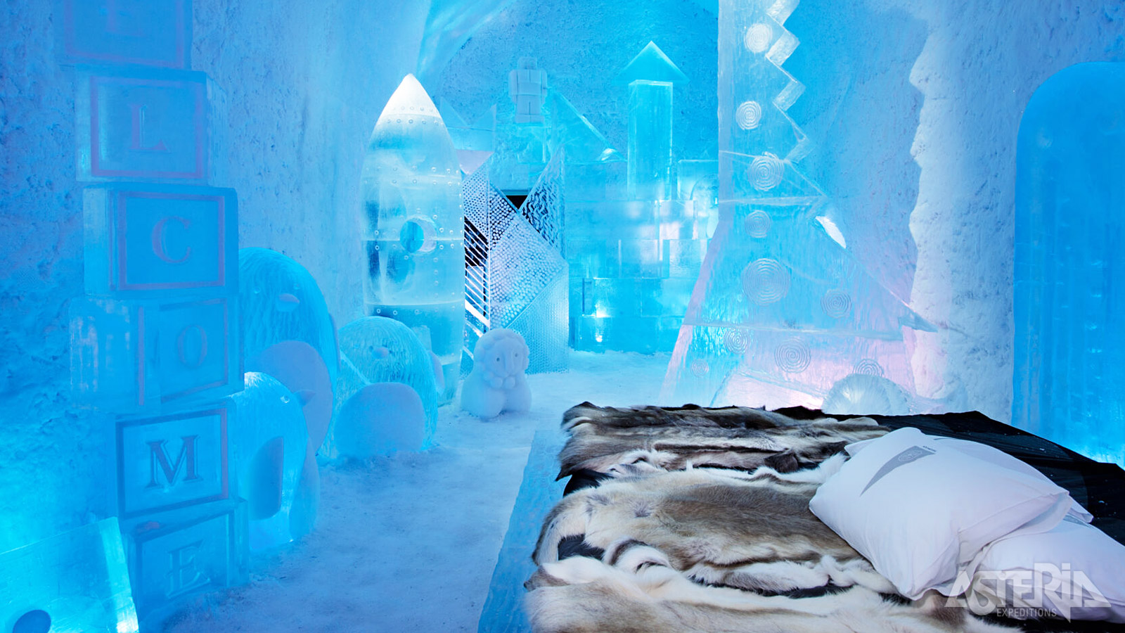 Breng een bezoek aan het wereldberoemde ICEHOTEL in Jukkasjärvi