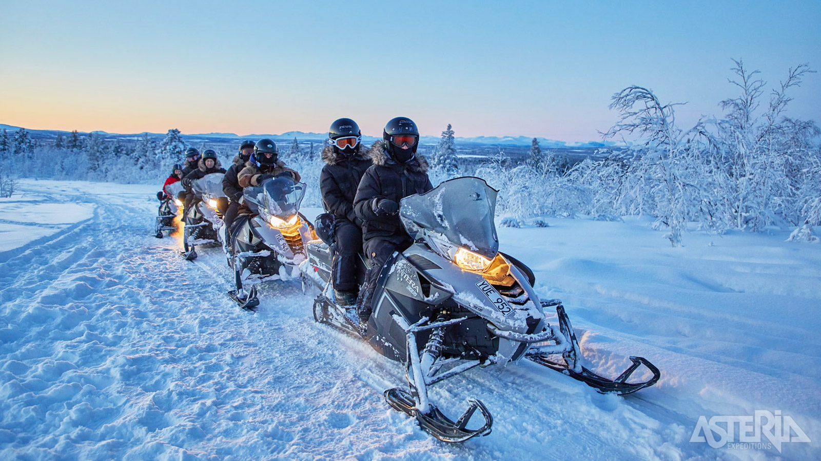 Een sneeuwscootersafari neemt je mee door de vallei van de Torne en over de omliggende heuvels